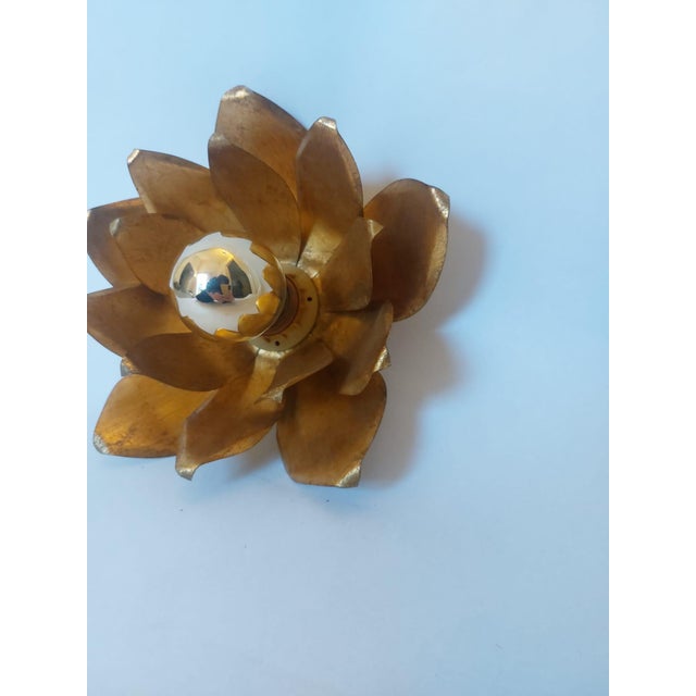 Mid-Century Modern Hollywood Regency Gilt Lotus Wall Sconce, Italy, 1970s For Sale - Image 3 of 18