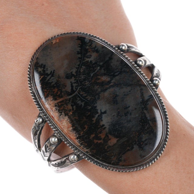 6 7/8" c1940‘s Large Native American silver moss agate cuff bracelet. No issues, weight and measurements in pics. Solid...