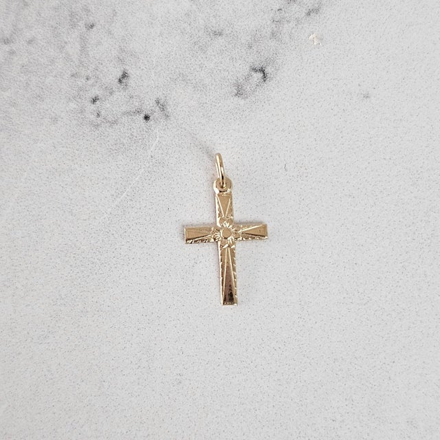 Vintage Style Cross with Flower Design in Center 14k Yellow Gold 16" For Sale - Image 4 of 4