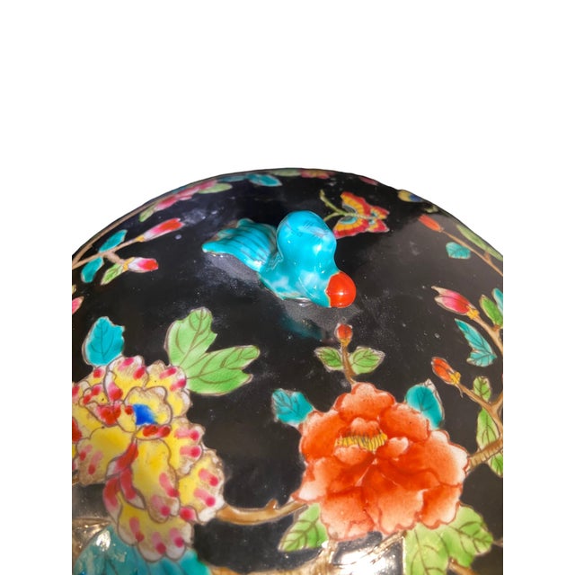 Early 20th Century Chinese Qing Dynasty Black Porcelain Famille Noir Jar For Sale In Indianapolis - Image 6 of 10