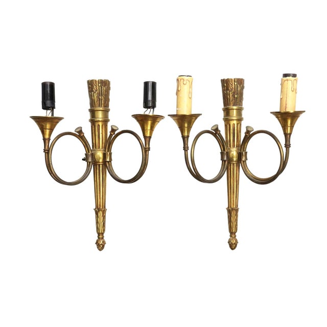 1940s Vintage French Louis XVI Style Hunting Horn Gilt Metal 2-Lt Sconces, a Pair For Sale - Image 5 of 5