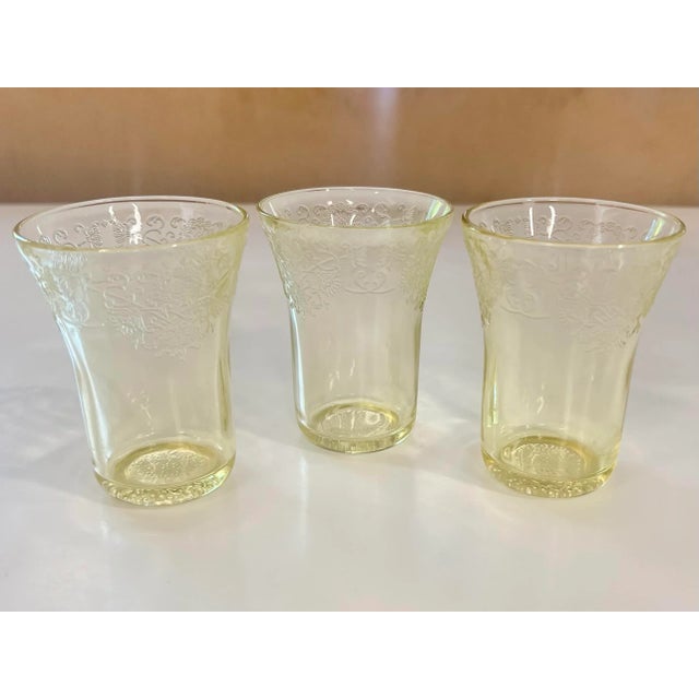 Farmhouse Set of 3 Florentine No.2 Yellow Flat Juice Glasses by Hazel-Atlas 1930s For Sale - Image 3 of 8