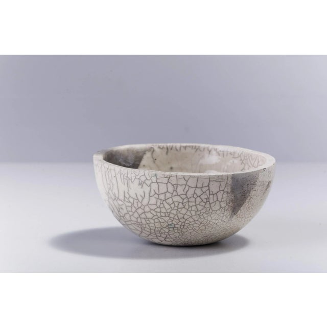 Contemporary Japanese Minimalist White Crackle Raku Ceramic Bowl from Laab Milano For Sale - Image 3 of 6