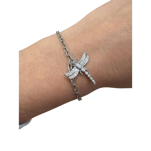 A delicate design by Tiffany & Co., celebrating nature’s elegance. The bracelet features a fine platinum cable link chain,...