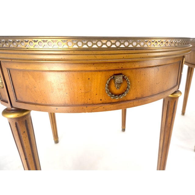 Henredon Pair Round Drum One Drawer Light Walnut Brass Gallery End Side Lamp Tables Stand For Sale - Image 4 of 11