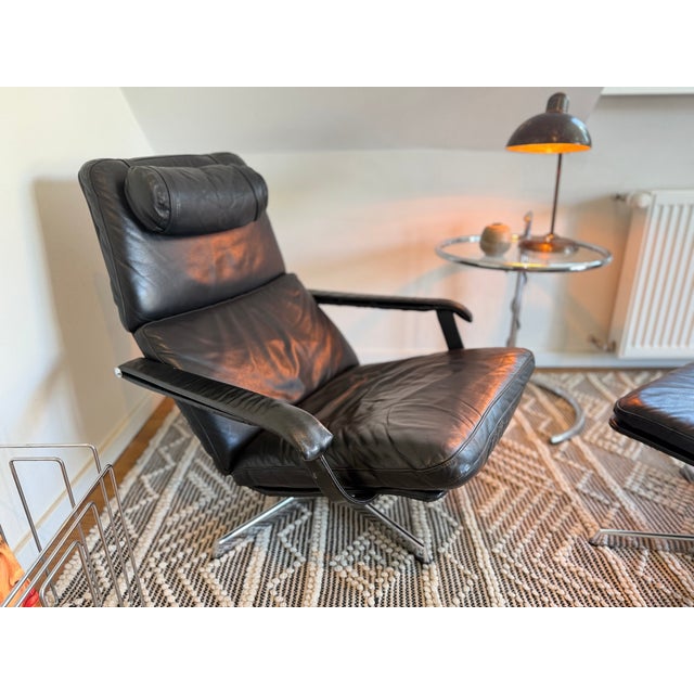 1960s Set of Mid-Century Lounge Chair and Ottoman in Black Leather and Chrome, 1960s, Set of 2 For Sale - Image 5 of 17