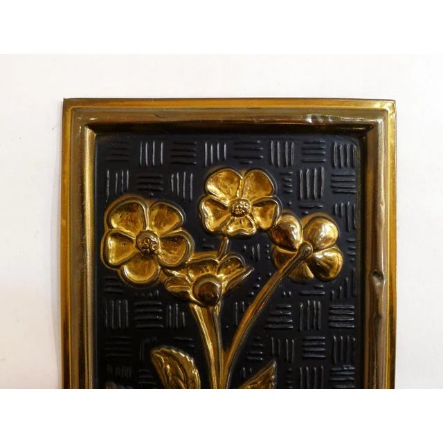 Decorative Wall Plates with Floral Motif in Black & Gold Metal from Elpec England, 1960s, Set of 2 For Sale - Image 6 of 11