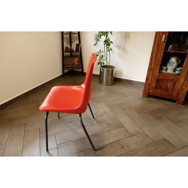 1980s Set of Red Plastic Chairs with Metal Frame, 1980s For Sale - Image 5 of 9