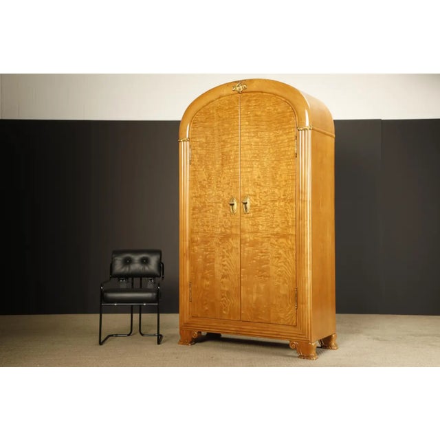 Hollywood Regency Monumental Art Deco Hollywood Regency Armoire in Blonde Quilted Wood, C 1930s For Sale - Image 3 of 18