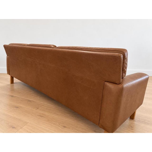 Vintage Scandinavian Three-Person Sofa in Cognac Leather by Peem Oy, 1960s For Sale - Image 4 of 12