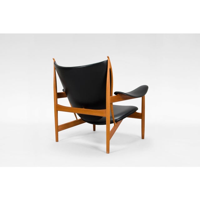 Chieftain Chair in Black Leather and Teak by Finn Juhl, 1960s, in Flawless conditions. Designed 1960 to 1969 This piece...