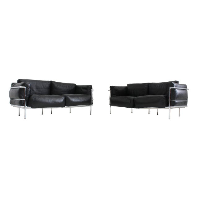 LC2 Two-Seater Sofas by Le Corbusier for Alivar, 1980s, Set of 2 For Sale