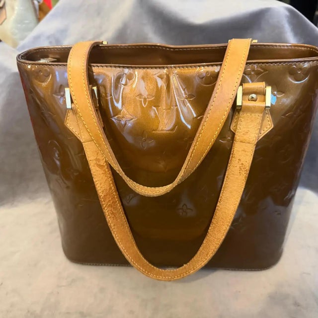 A 2000 Louis Vuitton Brown Patent Leather and Vachetta Houston Shoulder Bag For Sale - Image 12 of 18