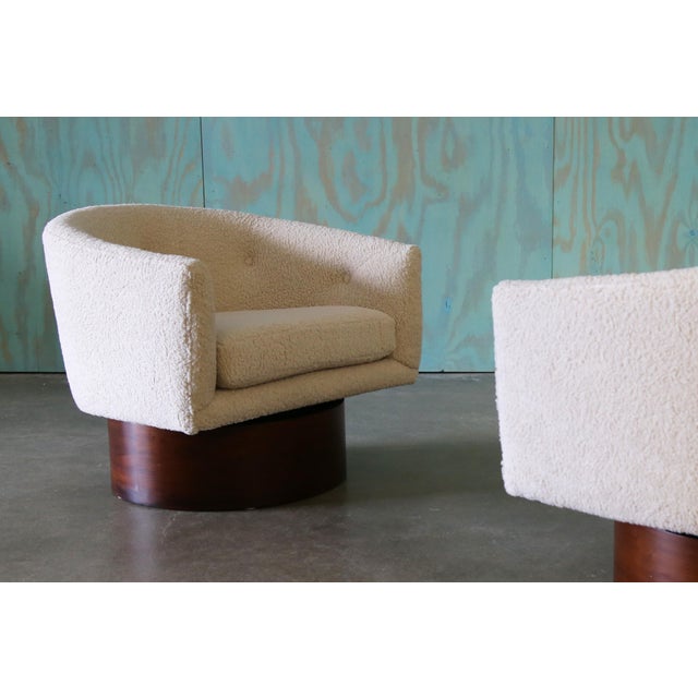 1960s Milo Baughman for Thayer Coggin Rosewood and Heavy Boucle Swivel Chairs For Sale - Image 12 of 14