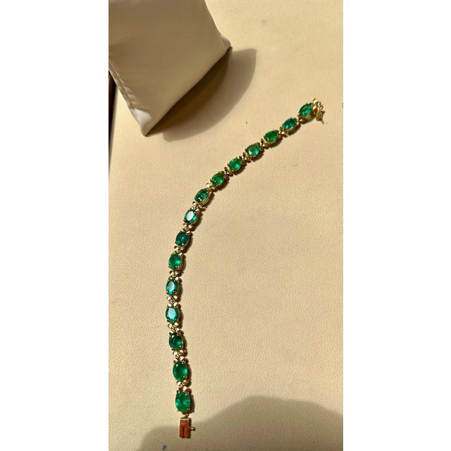 23 Carat Natural Emerald Cocktail Tennis Bracelet 14 Karat Yellow Gold For Sale In New York - Image 6 of 18