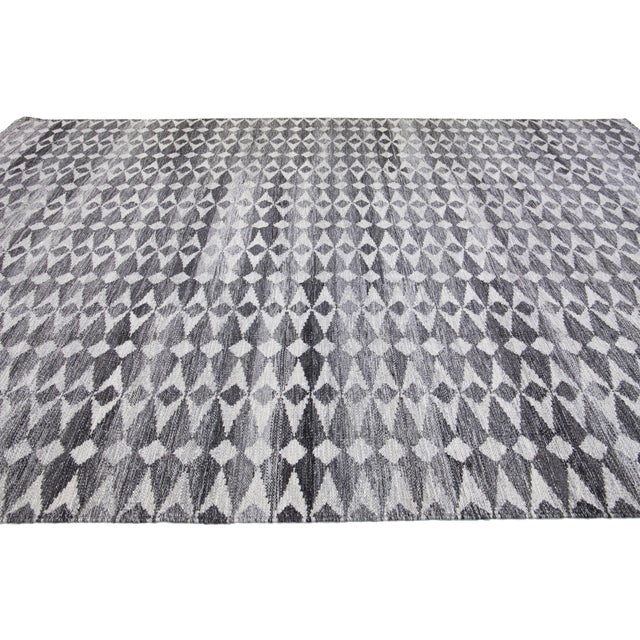 "Sheaf" Modern Flatweave Geometric Light Gray Oversized Rug by Doris Leslie Blau For Sale In New York - Image 6 of 10