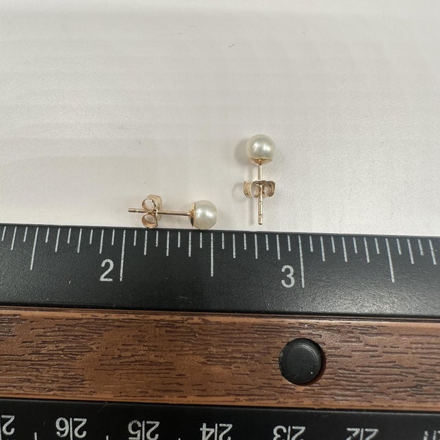 Early 21st Century Pearl Stud Earrings in 10kt Yellow Gold – 4.4mm, New, A Pair For Sale - Image 5 of 5