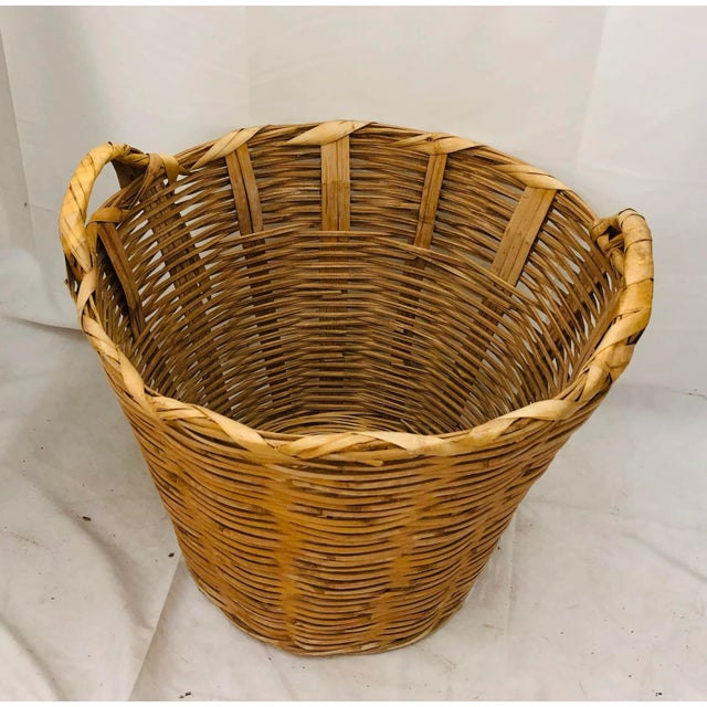 Heywood-Wakefield Vintage Natural Woven Wicker Laundry Basket For Sale - Image 4 of 9