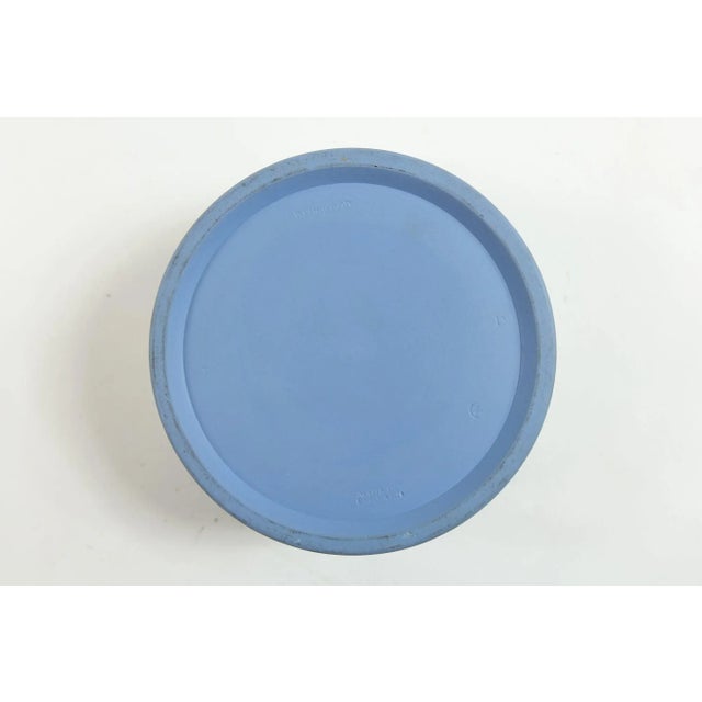 Wedgwood 1970s Antique Wedgwood Round Box With Lid For Sale - Image 4 of 4