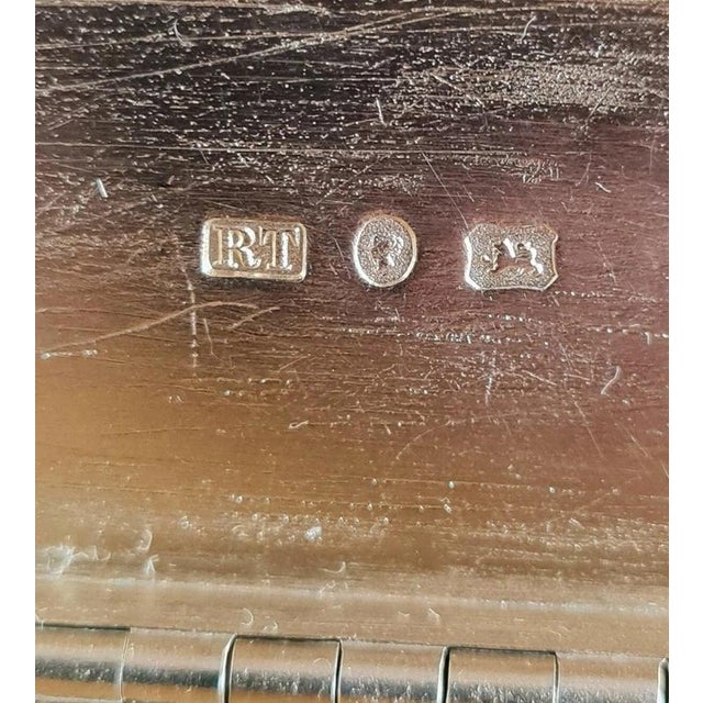 Antique Victorian Sterling Silver Snuff Box from Robert Thornton, Birmingham, 1867 For Sale - Image 6 of 9