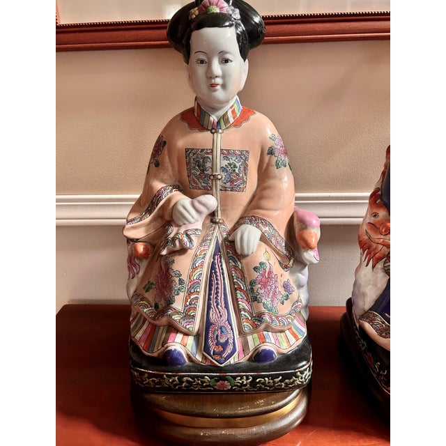 1970s Mid-20th Century Japanese Export Famille Rose Style Emperor & Empress Statues - A Pair For Sale - Image 5 of 10