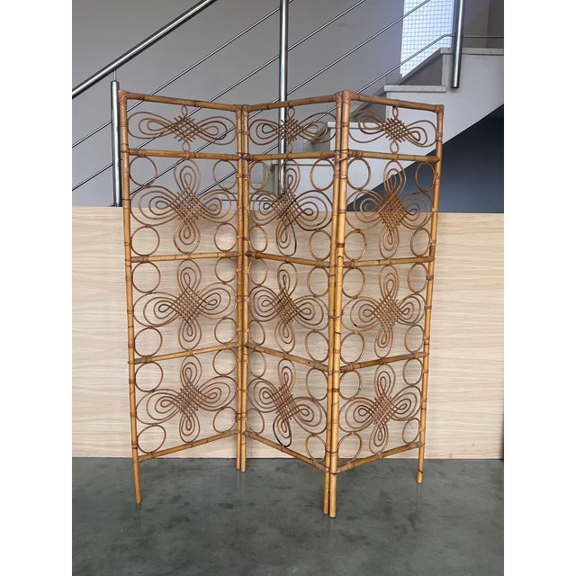 Mid-Century Modern Three-Panel Bamboo Wicker Rattan Folding Screen Room Divider, France 1960s For Sale - Image 3 of 10