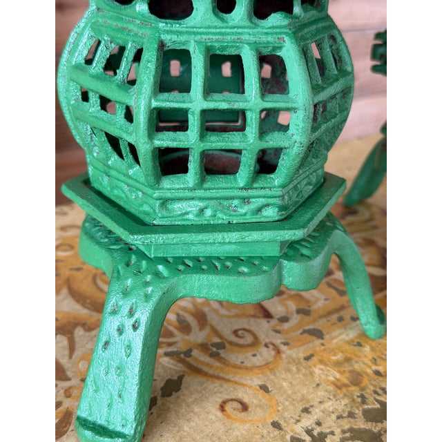 Chinoiserie Pair of Vintage Regency Painted Cast Iron Pagoda Garden Lanterns For Sale - Image 3 of 12