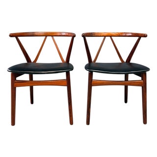 Henning Kjærnulf Model 255 Dining Chair in Rosewood for Bruno Hansen Mid Century For Sale