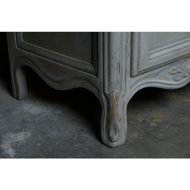 1966 Drexel French Provincial Ivory Painted Wood Nightstands (Pair) For Sale In San Diego - Image 6 of 11