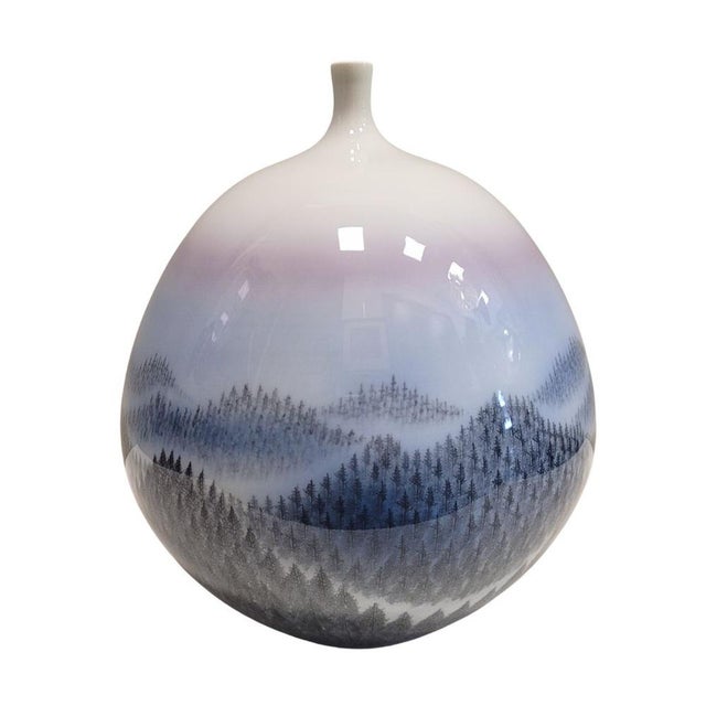 Arita porcelain vase, “Dawn in the forest”, Fujii Shumei, 20th century - Japan Exquisite Arita porcelain or Imari...