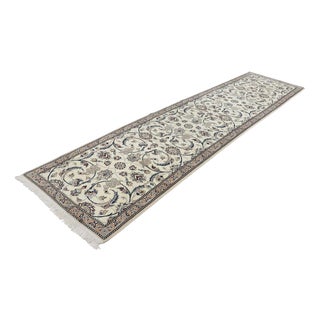 Middle Eastern Rug in Wool For Sale