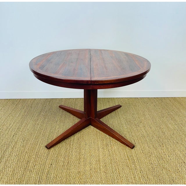 Magnificent Scandinavian rosewood dining table dating from the 1960s with a butterfly extension. Very beautiful veining...