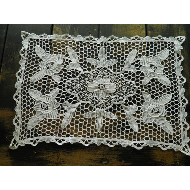 Set of 5 Italian White Punta in Aria Needle Lace Placemats This set of 5 vintage Italian white linen Punta in Aria...