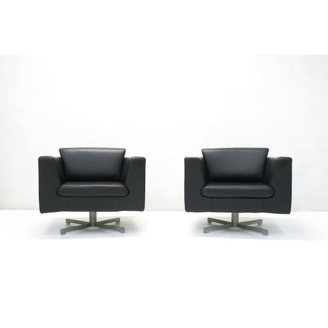 Minimalist Black Leather Swivel Club Chairs, 1990s, Set of 2 For Sale - Image 10 of 11