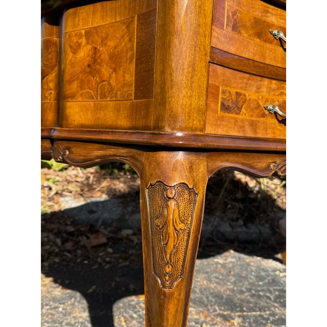 1960s Italian Louis XV Style Writing Desk With Burr Walnut Inlay – Finished Back Executive Desk For Sale - Image 4 of 10