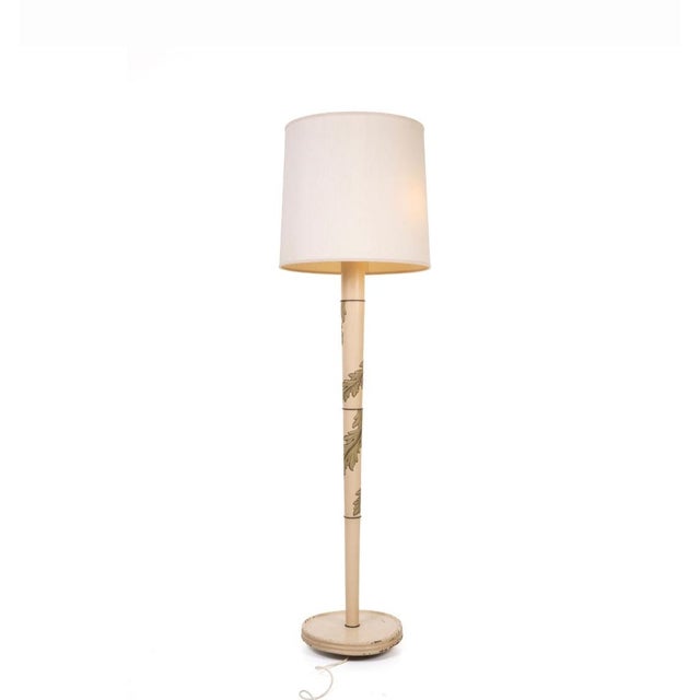 Floor Lamp in White Lacquered Wood with Floral Decorations and Fabric Lampshade by Osvaldo Borsani, 1940s For Sale - Image 9 of 11