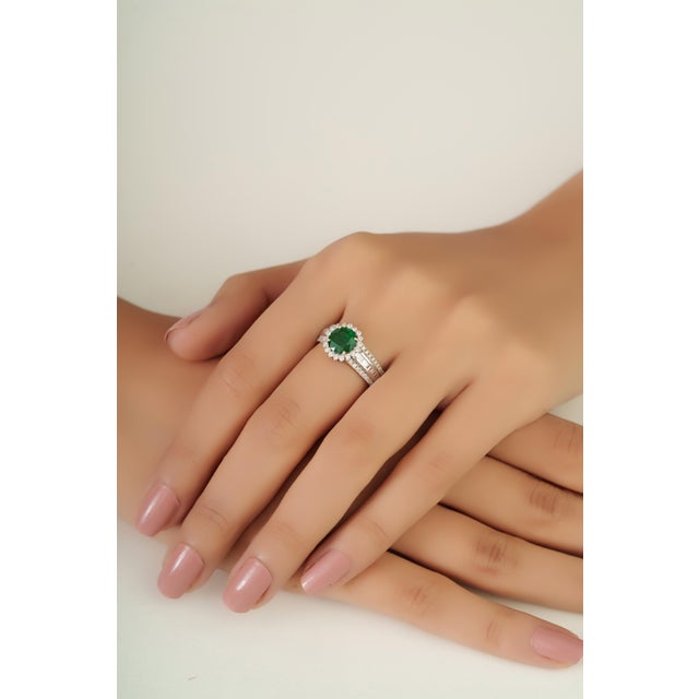 1.24ct Round Emerald Vintage Diamond Cocktail Ring in 14k Yellow Gold Size 5.5 For Sale - Image 10 of 15