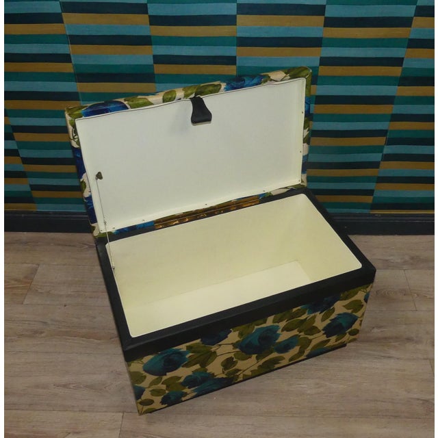 Laundry Box with Floral Upholstery, 1960s For Sale - Image 4 of 10