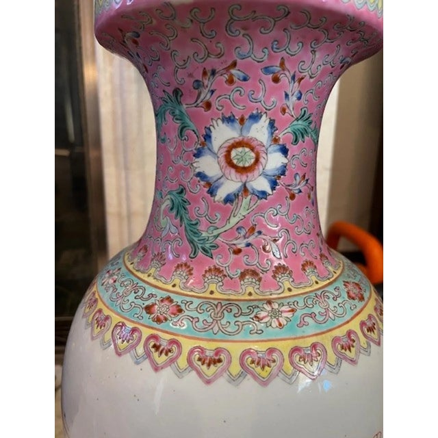 Stunning Matched Pair of 20-Inch Chinese Famille Rose Porcelain Vases For Sale - Image 4 of 18