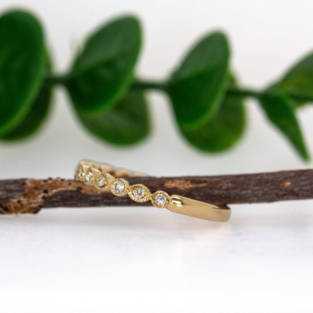 14k Yellow Gold Natural Diamond Band With MiIgrain Details, Size 6.75 For Sale - Image 4 of 7