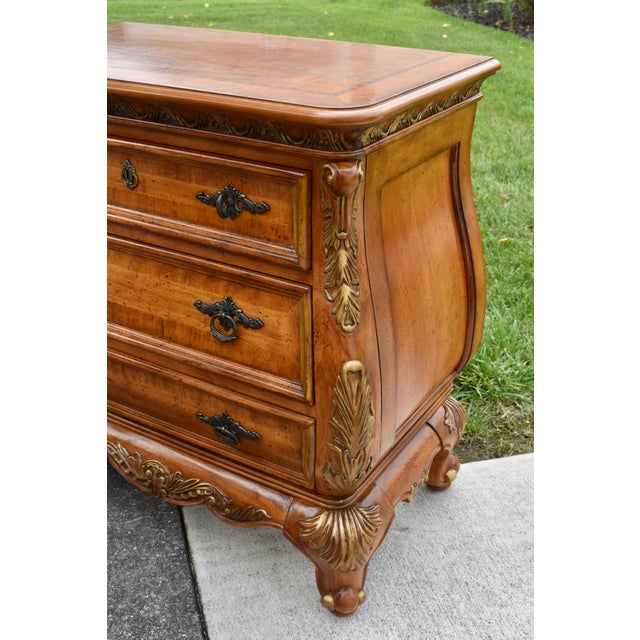 French Provincial Legacy Carved Pine Chest Bombe French Provincial 3 Drawer Bachelors Chest W/Gold For Sale - Image 3 of 15