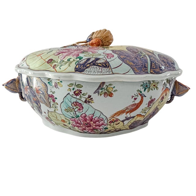 1990s Mottahedeh Tobacco Leaf Porcelain Tureen With Underplate, Hand-Painted With Gilt Details, Portugal For Sale In San Diego - Image 6 of 18