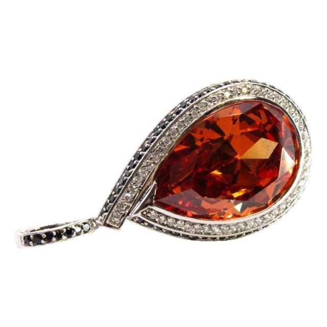 Silver Pendant Medal with Orange-Toned Stone and Ring for Suspension For Sale