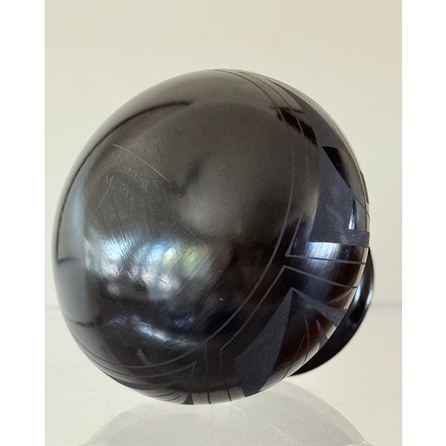 20th Century Mata Ortiz Black Earthenware Pot by Tomasa Mora For Sale - Image 10 of 11