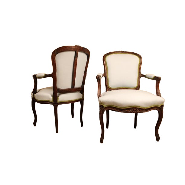 Newly reupholstered in light blue linen by Schumacher with contrasting olive green grosgrain trim. In excellent antique...