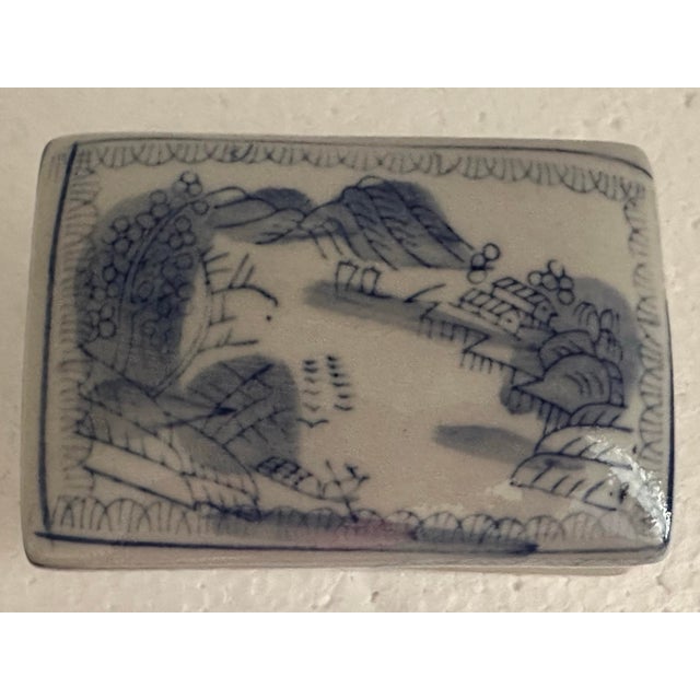 Chinoiserie Vintage 1900s Chinese Hand Painted Blue & White Porcelain Lidded Trinket Box For Sale - Image 3 of 12