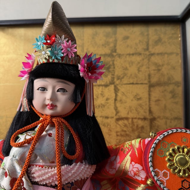 Japanese Dōjōji Hina-Ningyō in Glass Display, 1970s For Sale - Image 4 of 10