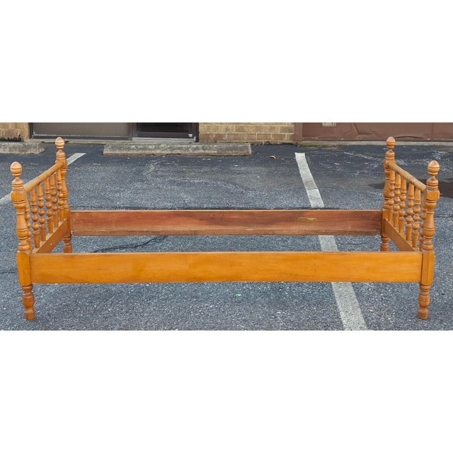 Mid 20th Century Early American Style Bobbin Maple Day Bed For Sale In Washington DC - Image 6 of 7