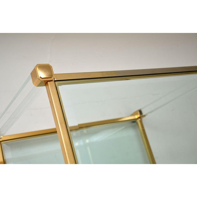 Metal Vintage French Acrylic Glass and Gold-Plated Drinks Trolley, 1970s For Sale - Image 7 of 10