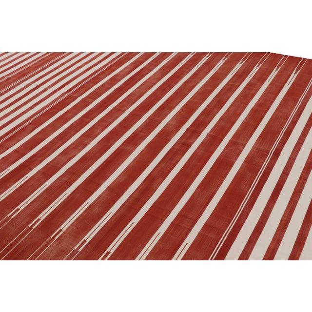 This contemporary 7x10 Dhurrie flat weave is an exciting new entry in Rug & Kilim’s esteemed custom-capable collection....